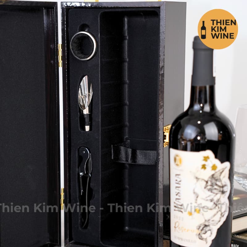 [Chính hãng] - Hộp Quà Tặng VIP 1 Chai Rượu Vang - Hộp Sơn Mài Cao Cấp Kèm 3 Phụ Kiện Có Quai Xách